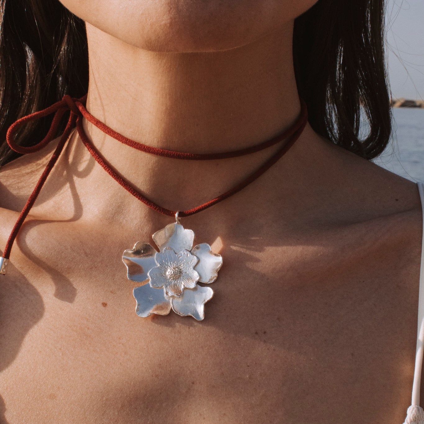 Colgante Flor Raíz Plata